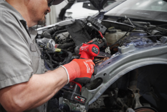 Шлифмашина аккумуляторная ленточная Milwaukee M12 FBFL13-402B (4933480961)