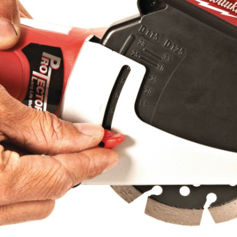 Угловая шлифовальная машина с системой пылеудаления для резки Milwaukee AGV 15-125XС DEC-SET (4933448025)