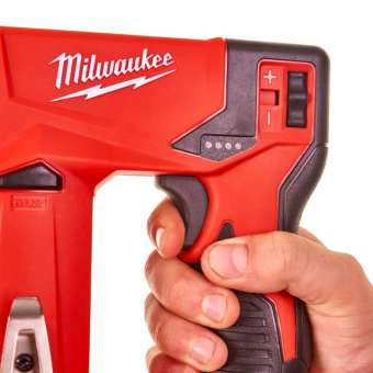 Аккумуляторный степлер MILWAUKEE M12 BST-0