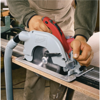 Циркулярная пила Milwaukee SCS 65 Q (638051)