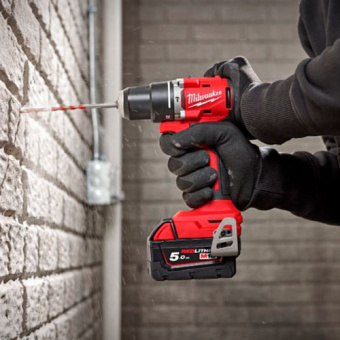 Аккумуляторная дрель-шуруповерт Milwaukee M18 BLDDRC-0 (4933492831)