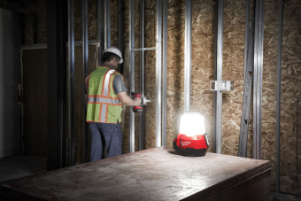 Аккумуляторный фонарь Milwaukee M18 TAL-0 (4933464134)