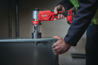 Аккумуляторный гидравлический пробойник Milwaukee M18 HKP-201C FUEL (4933451202)