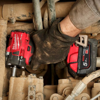 Аккумуляторный гайковёрт Milwaukee M18 FIW2F12-0 (4933498058)