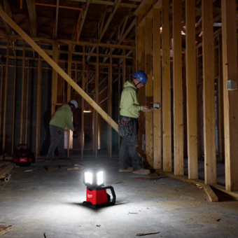 Аккумуляторный многонаправленный фонарь M18 MDTL-0 Milwaukee