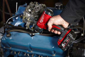 Аккумуляторный компактный технический фен Milwaukee M18BHG-502C
