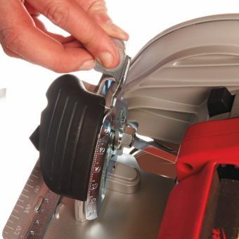 Циркулярная пила Milwaukee SCS 65 Q (638051)