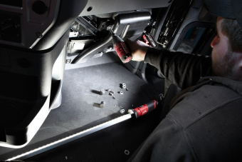 Аккумуляторный фонарь Milwaukee M12 UHL-0 (для подкапотного пространства) (4933459432)