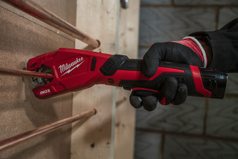 Аккумуляторный труборез по нержавеющей стали Milwaukee M12PCSS-0 (4933479241)