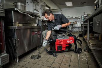 Аккумуляторная секционная прочистная машина Milwaukee M18FSSM-121 FUEL (4933471410)