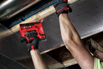Аккумуляторный степлер Milwaukee M12 BST-202X