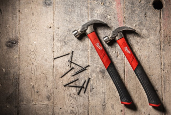 Молоток с закругленным гвоздодером, рукоятка из стекловолокна570 гр. Milwaukee