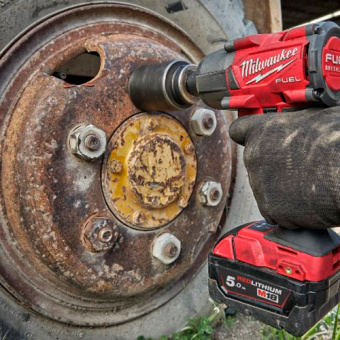 Аккумуляторный гайковёрт Milwaukee M18 FMTIW2F12-0 (4933498057)