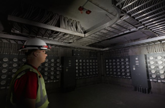 Аккумуляторный фонарь L4 HL2-301 Milwaukee