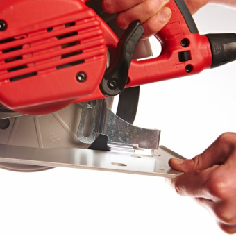 Циркулярная пила Milwaukee SCS 65 Q (638051)