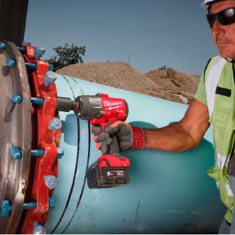 Высокомоментный импульсный гайковерт Milwaukee M18 FHIW2F12-0 (4933498056)