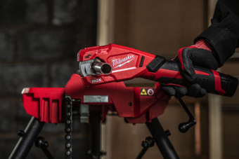 Аккумуляторный труборез по нержавеющей стали Milwaukee M12PCSS-0 (4933479241)